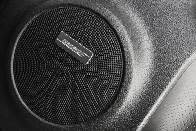 altavoz de instalación