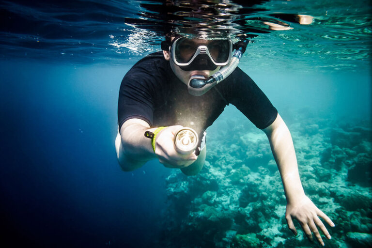 linterna de buceo