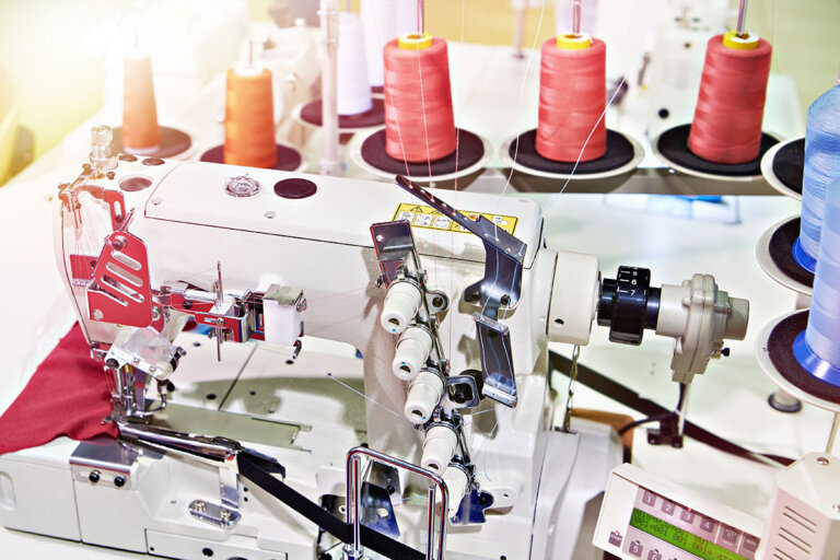 máquina de coser coverlock