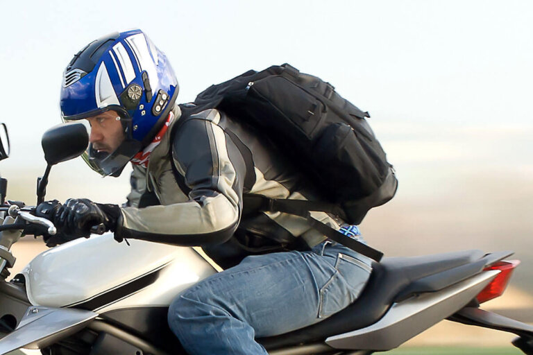 mochila para moto